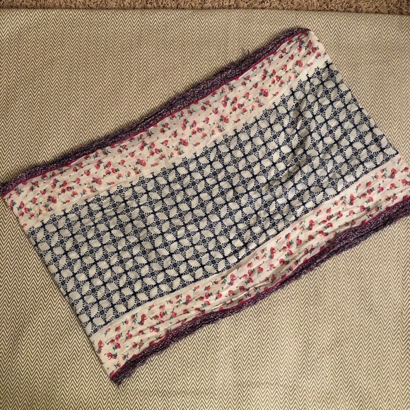 Floral+Pattern Infinity Scarf - Picture 3 of 5